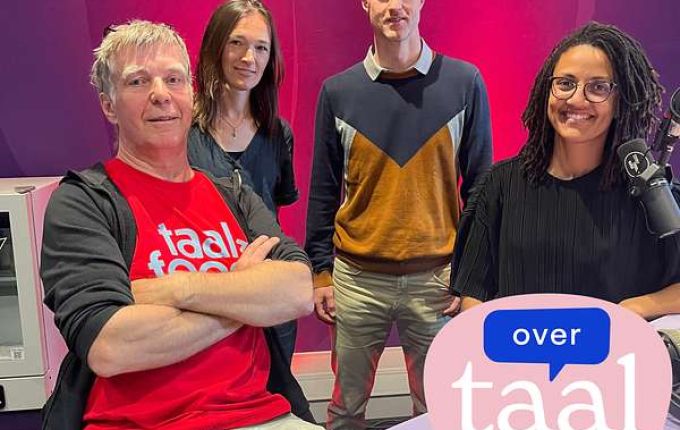 Taal en humor: waarom we altijd grapjes maken — met Bert Oben en Kelia Kaniki Masengo
