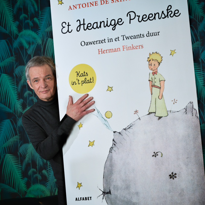 Herman Finkers over woordspelingen, Twents en vertalen